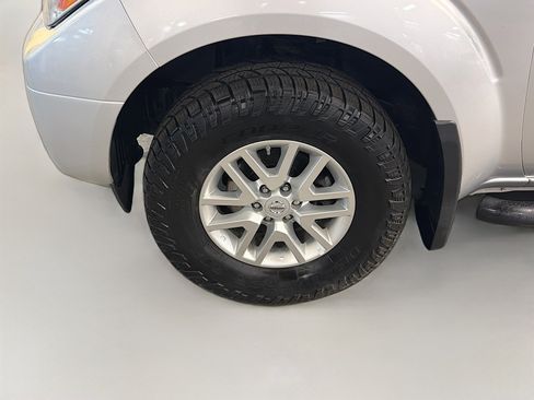 Used 2019 Nissan Frontier SV image 11
