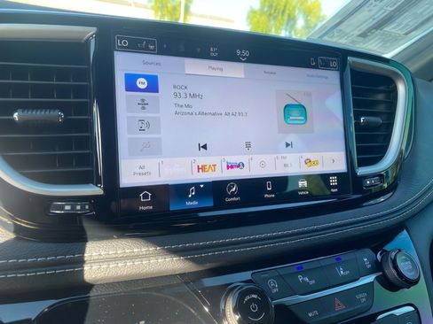 New 2026 Chrysler Pacifica Select image 18