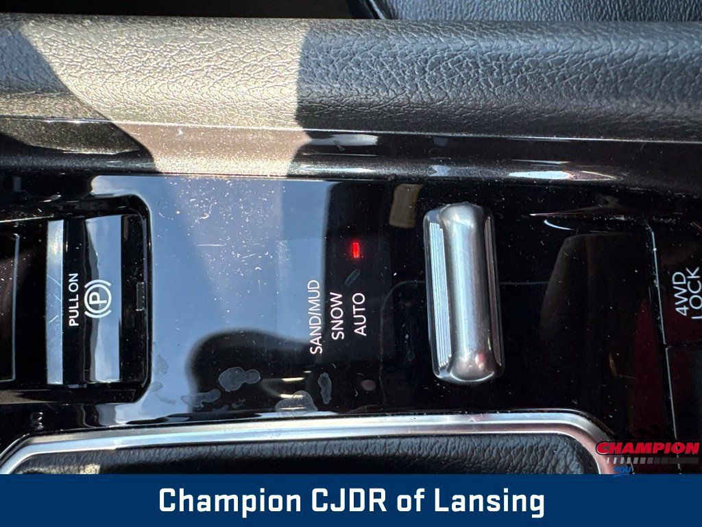Used 2024 Jeep Compass Latitude AWD/4WD image 27