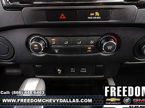 Used 2023 Nissan Frontier SV w/ Midnight Edition Package RWD image 18