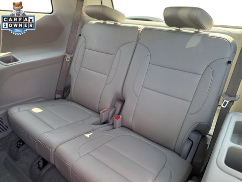 Used 2023 GMC Acadia SLT w/ Technology Package AWD/4WD image 15