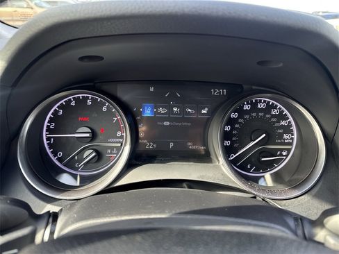Used 2023 Toyota Camry SE image 10