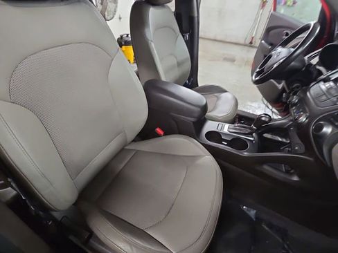 Used 2015 Hyundai Tucson SE AWD/4WD image 10
