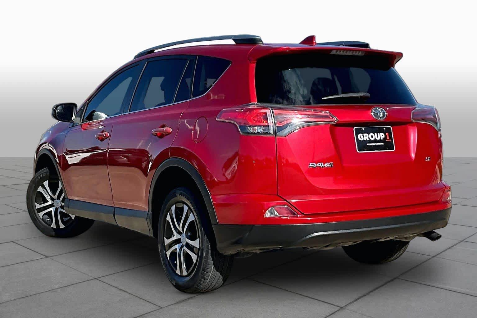 Used 2017 Toyota RAV4 LE FWD image 12