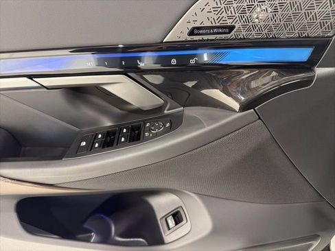 Used 2025 BMW i5 xDrive40 w/ Premium Package image 11