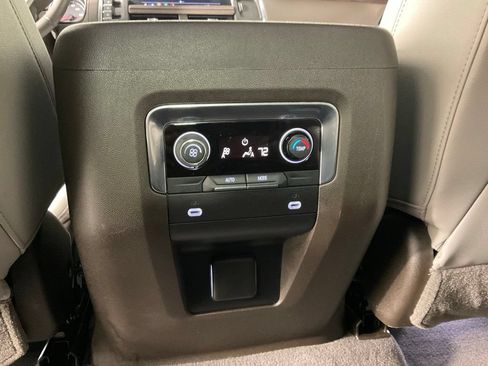 Used 2021 Chevrolet Tahoe Z71 AWD/4WD image 18