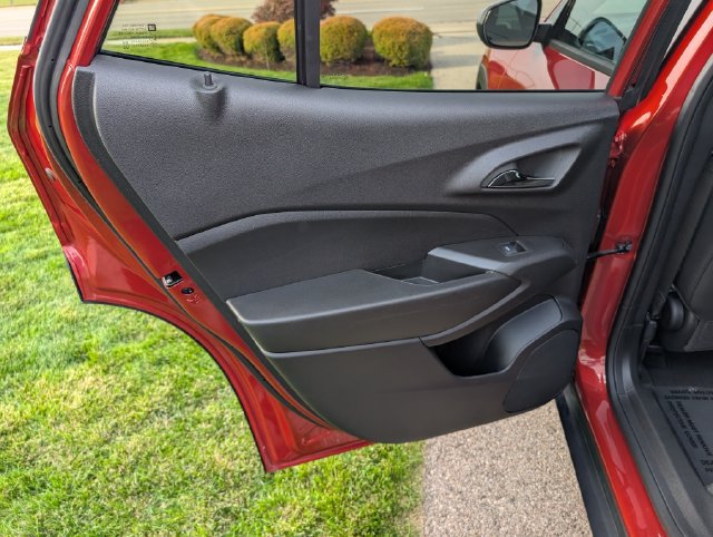 Used 2024 Chevrolet Trax RS w/ Sunroof Package FWD image 15