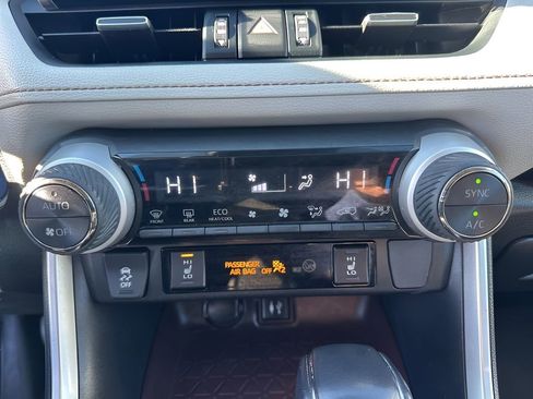 Used 2019 Toyota RAV4 Limited image 20