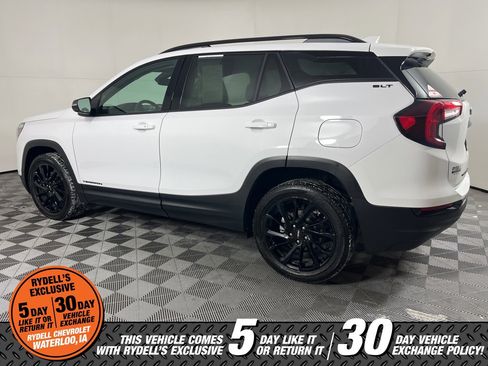 Certified 2023 GMC Terrain SLT w/ Infotainment Package II image 9