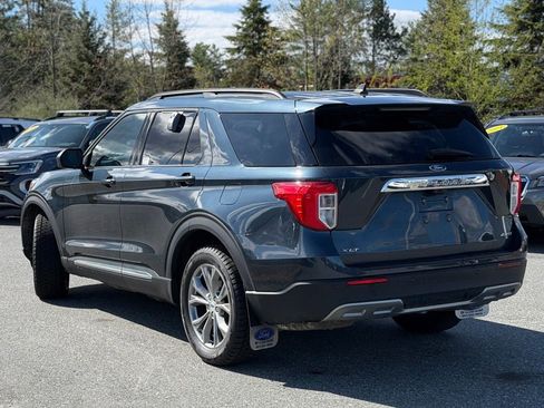 Used 2022 Ford Explorer XLT w/ Equipment Group 202A AWD/4WD image 3