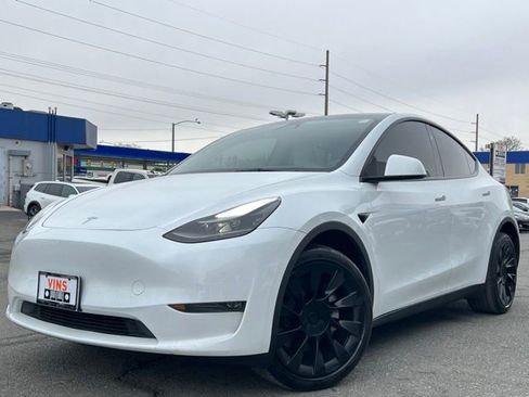 Used 2024 Tesla Model Y Long Range image 9