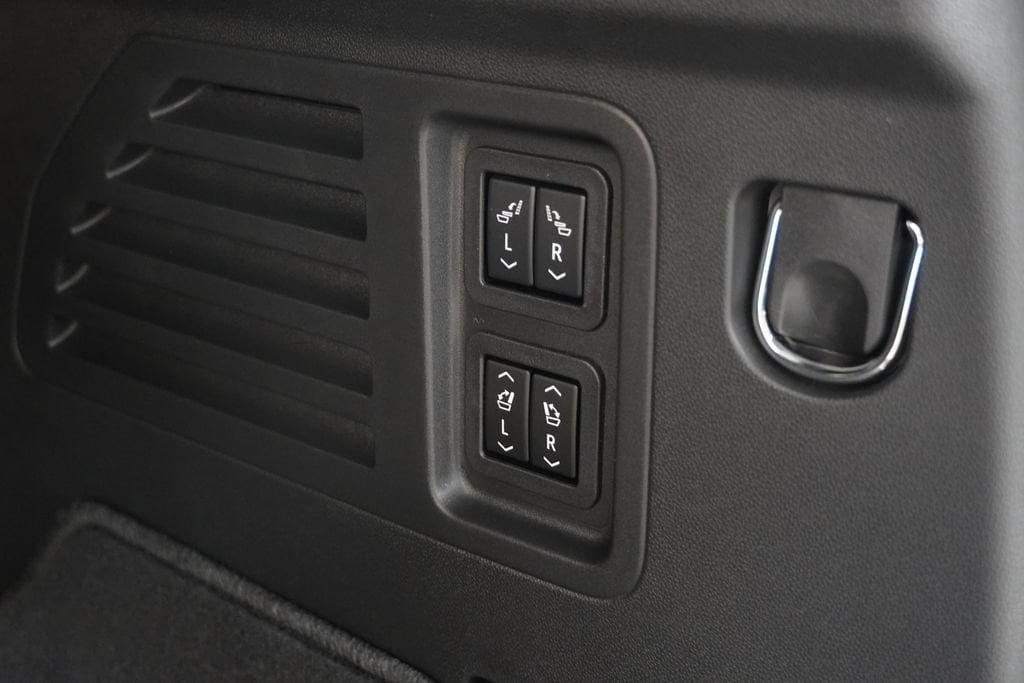 New 2026 Chevrolet Traverse RS w/ LPO, Floor Liner Package AWD/4WD image 12