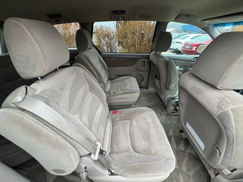 Used 2010 Toyota Sienna LE FWD image 12