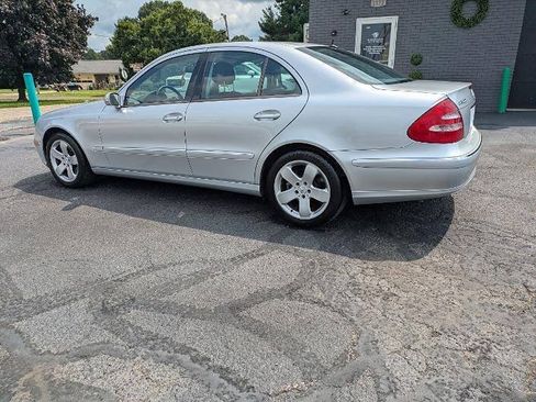 Used 2006 Mercedes-Benz E 500 4MATIC Sedan image 3