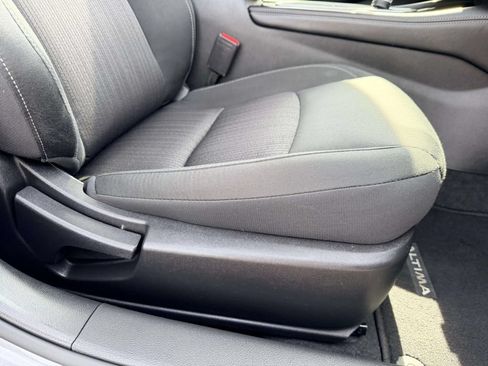 Used 2024 Nissan Altima 2.5 SV w/ SV Premium Package FWD image 9