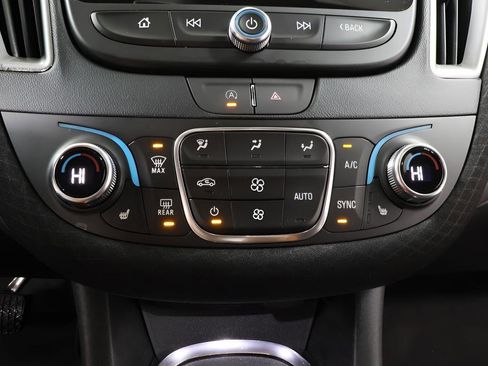 Used 2025 Chevrolet Malibu LT image 10