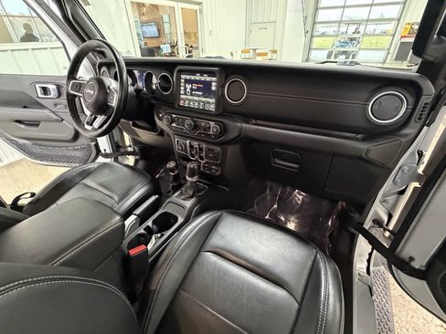 Used 2023 Jeep Wrangler Unlimited Sahara w/ Cold Weather Group image 15