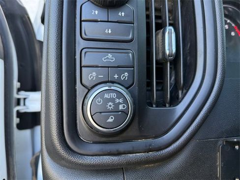 Used 2022 Chevrolet Silverado 2500 Custom w/ Custom Value Package image 13