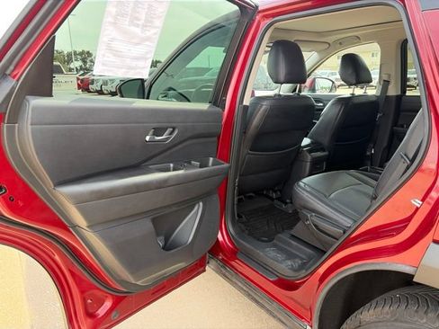 Used 2022 Nissan Pathfinder SV w/ SV Premium Package AWD/4WD image 34