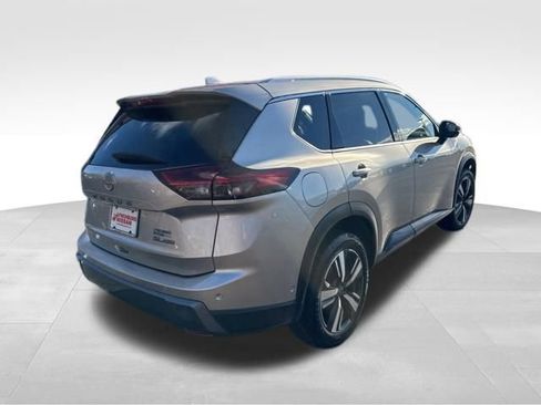 Used 2024 Nissan Rogue SL image 5