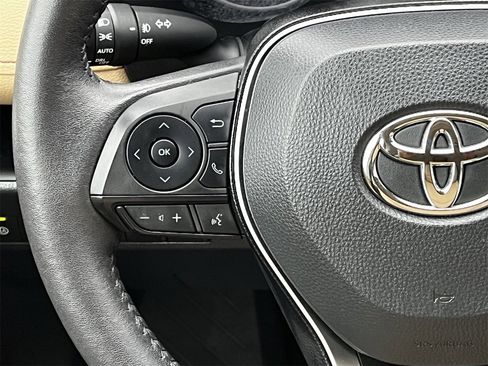 Used 2023 Toyota RAV4 XLE Premium image 12