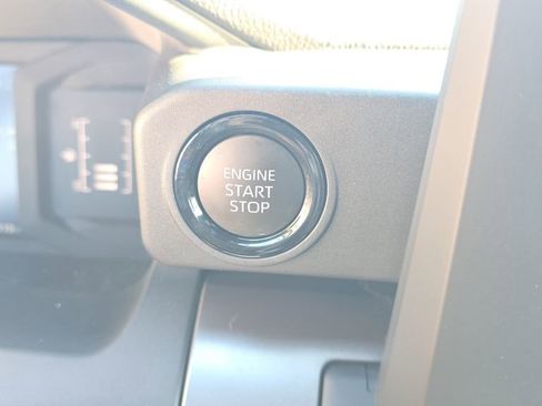 Used 2025 Toyota Tacoma SR5 AWD/4WD image 24