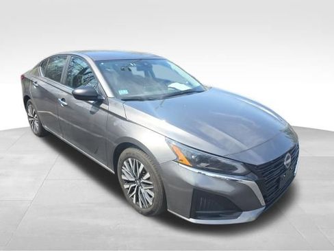 Used 2025 Nissan Altima 2.5 SV image 9