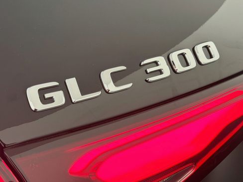 Used 2024 Mercedes-Benz GLC 300 4MATIC image 9