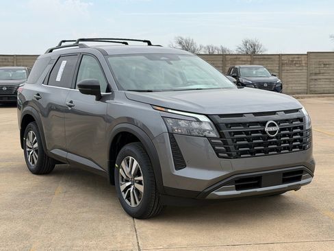 New 2026 Nissan Pathfinder SL image 4