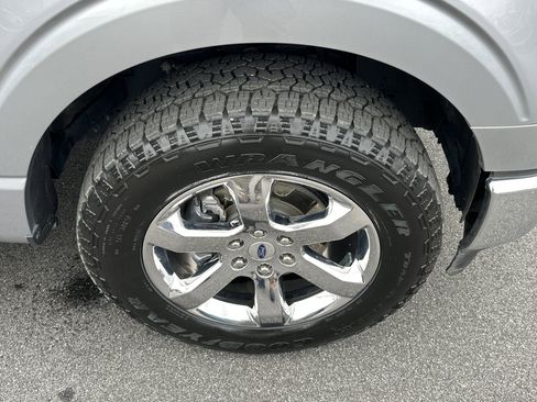 Used 2023 Ford F150 Lariat w/ Max Trailer Tow Package image 13