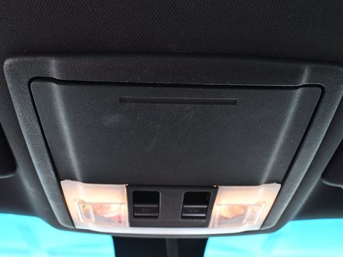 Used 2013 Ford Taurus Limited FWD image 32