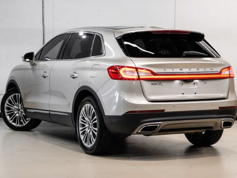 Used 2017 Lincoln MKX Reserve w/ Lincoln MKX Climate Package FWD image 11