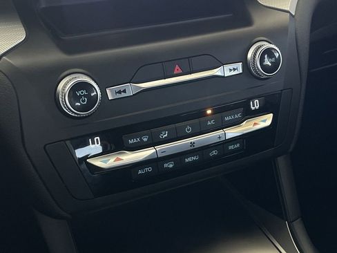 Used 2020 Ford Explorer XLT image 33