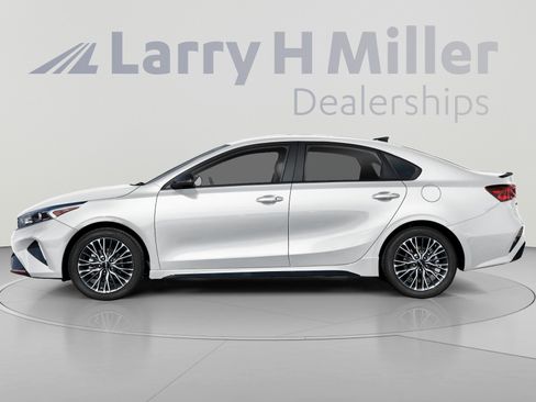 Used 2024 Kia Forte GT-Line w/ GT-Line Premium Package FWD image 3