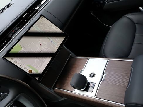 Certified 2025 Land Rover Range Rover Autobiography AWD/4WD image 23