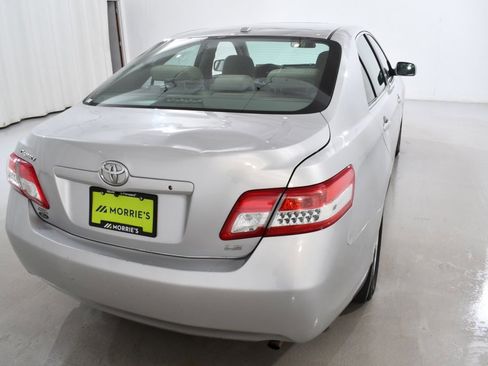 Used 2010 Toyota Camry SE image 12