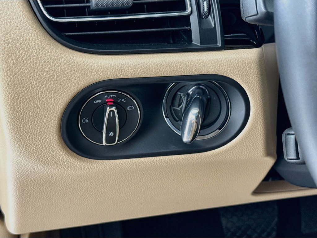 Certified 2026 Porsche Macan AWD/4WD image 14