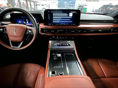 Used 2025 Lincoln Aviator Reserve w/ Jet Appearance Package image 16