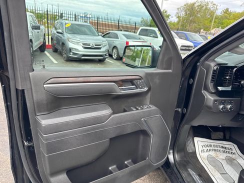 Used 2025 GMC Sierra 1500 SLT AWD/4WD image 13
