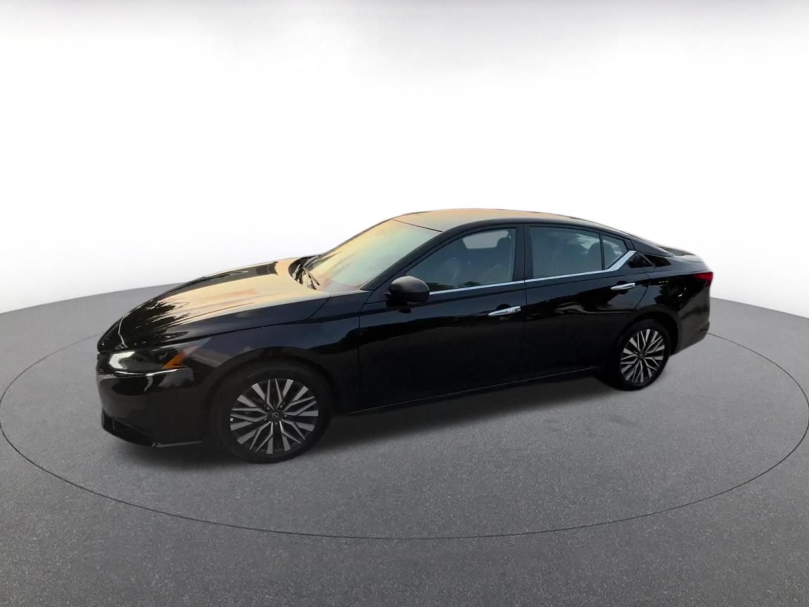 Used 2025 Nissan Altima 2.5 SV FWD image 7