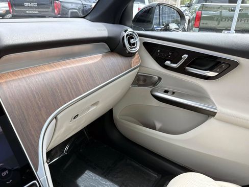 Used 2025 Mercedes-Benz GLC 300 image 25