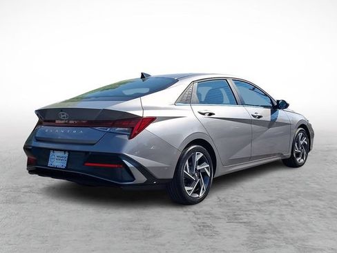 Used 2025 Hyundai Elantra SEL FWD image 6