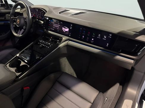 Used 2024 Porsche Panamera image 36