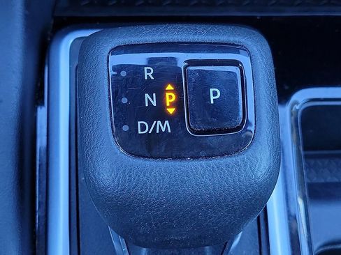 Used 2022 Nissan Pathfinder SL image 16