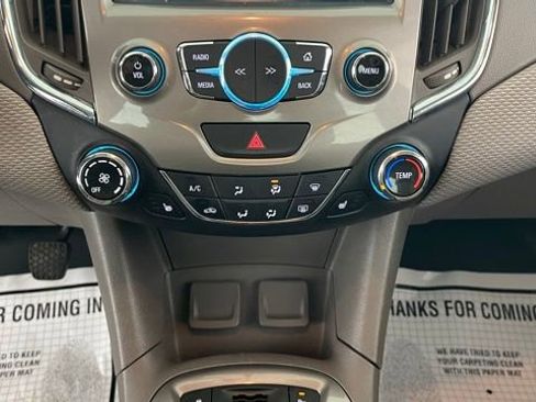 Used 2016 Chevrolet Cruze LT image 41