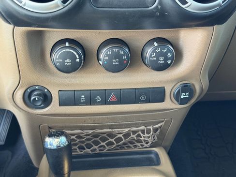 Used 2016 Jeep Wrangler Unlimited Sahara w/ Connectivity Group AWD/4WD image 44
