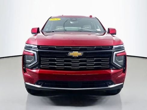 Used 2025 Chevrolet Suburban High Country image 2