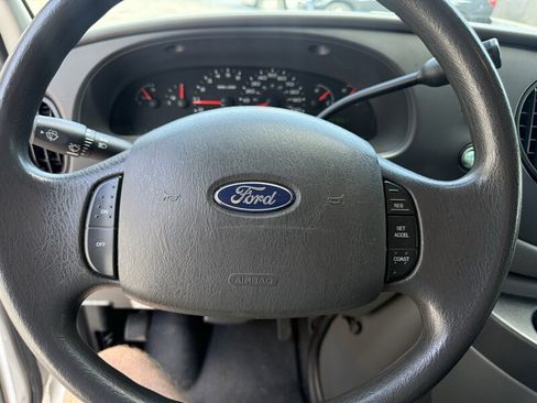 Used 2006 Ford E-350 and Econoline 350 Super Duty RWD image 19