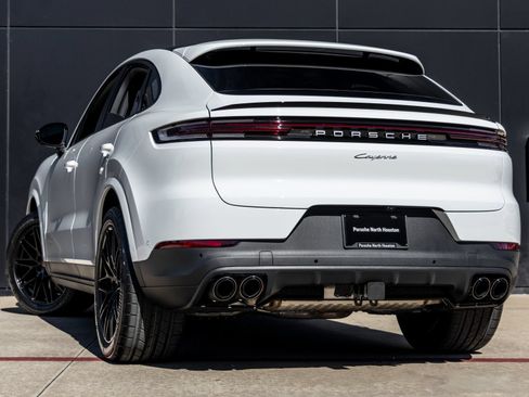 Certified 2026 Porsche Cayenne Coupe AWD/4WD image 3