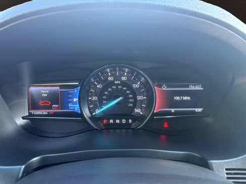 Used 2017 Ford Explorer XLT w/ Equipment Group 202A AWD/4WD image 11